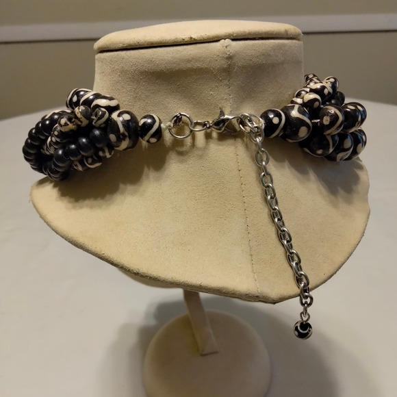 Iris Apfel & Bajalia Silver Toned Metal & Black/White Chunky Statement Necklace - Picture 7 of 11